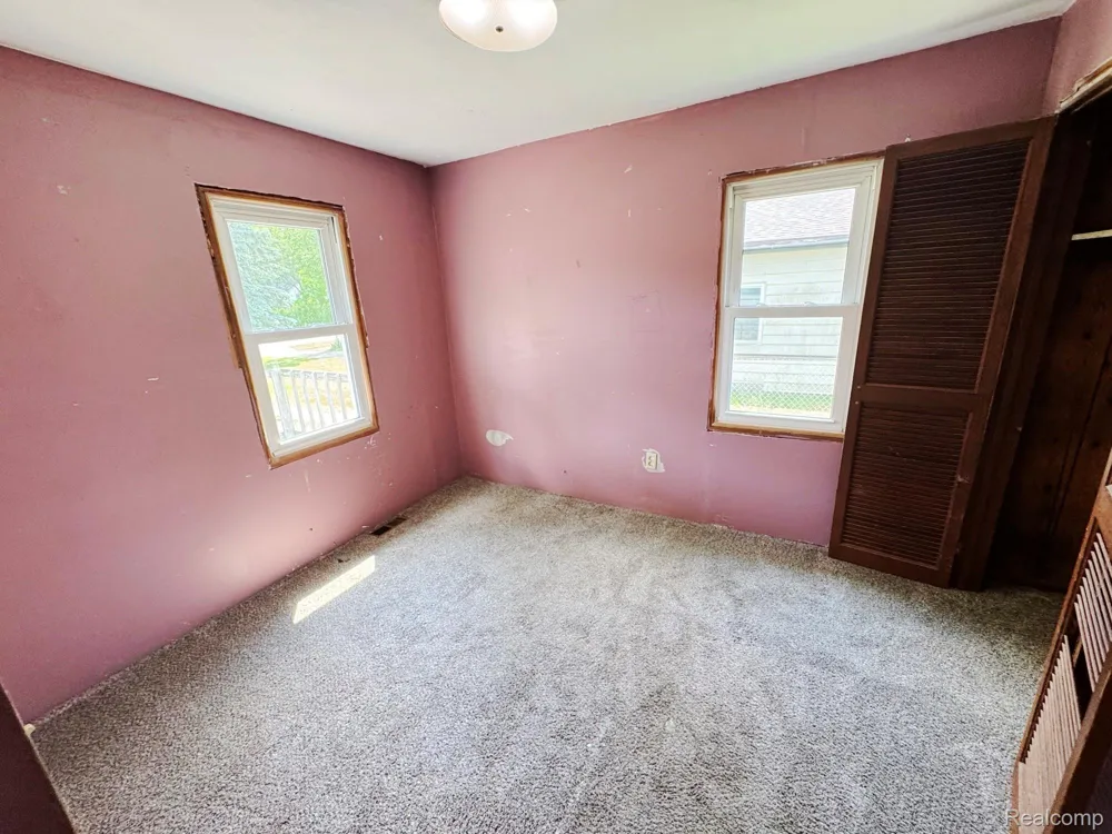 110 Waterly Avenue Waterford Charter Township, MI 48328