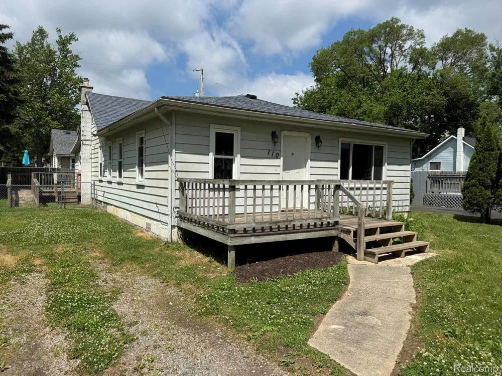 110 Waterly Avenue Waterford Charter Township, MI 48328