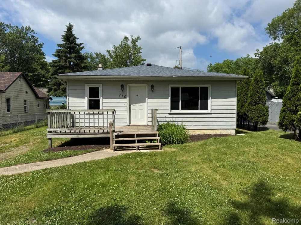 110 Waterly Avenue Waterford Charter Township, MI 48328