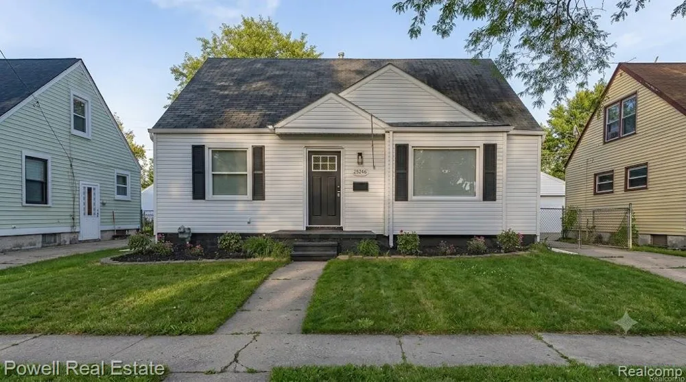 25246 Hayes rd Roseville City, MI 48066