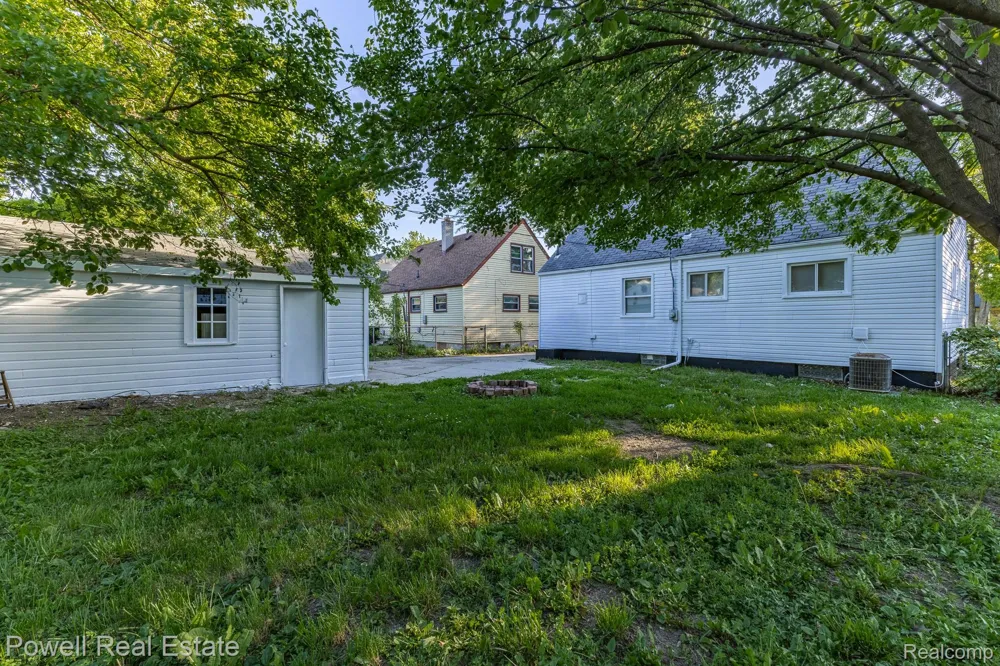 25246 Hayes rd Roseville City, MI 48066