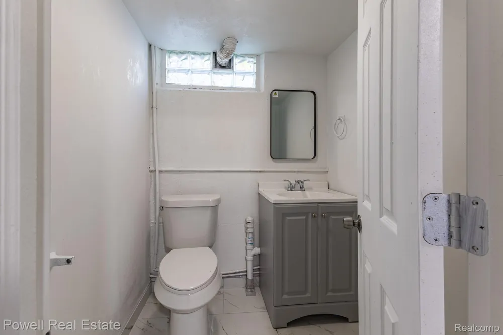 25246 Hayes rd Roseville City, MI 48066