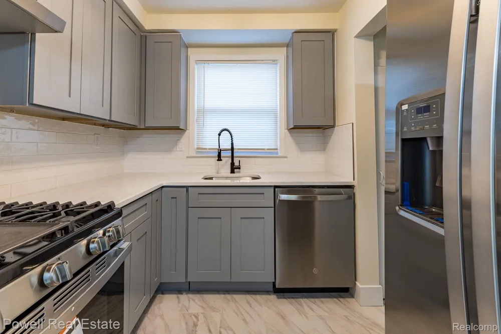 25246 Hayes rd Roseville City, MI 48066