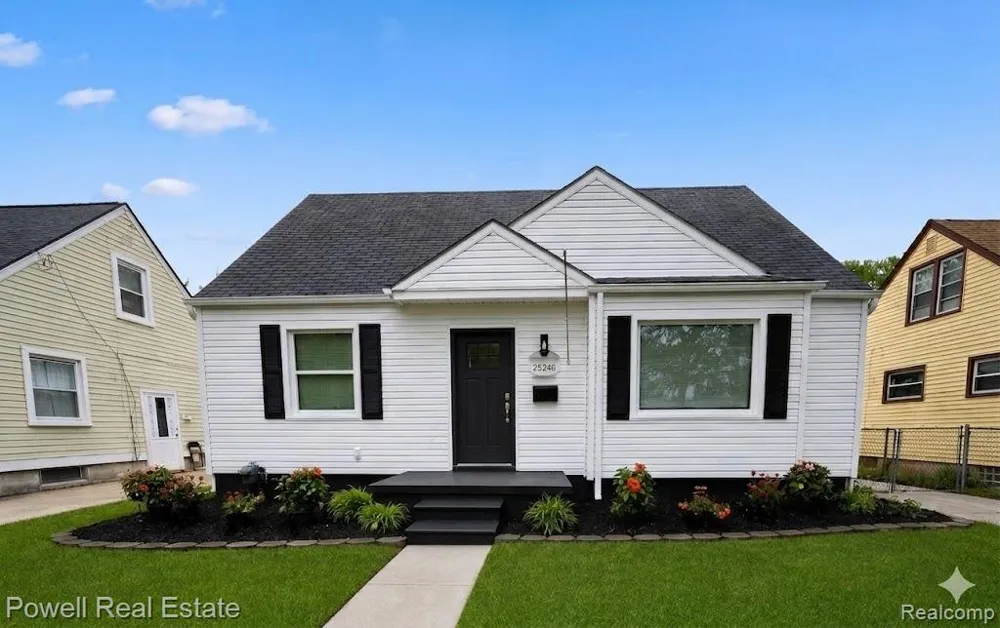 25246 Hayes rd Roseville City, MI 48066