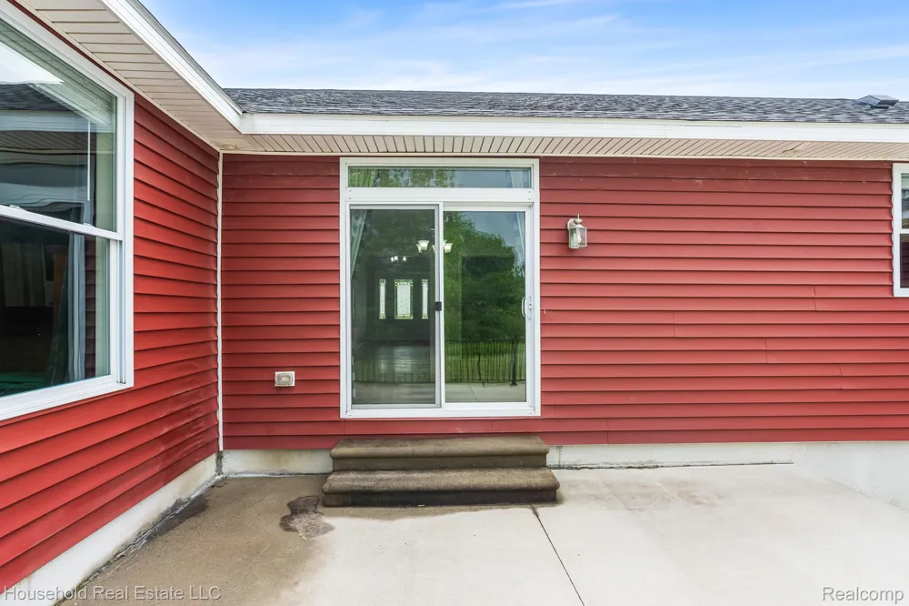 4730 River Hill Drive China Township, MI 48054