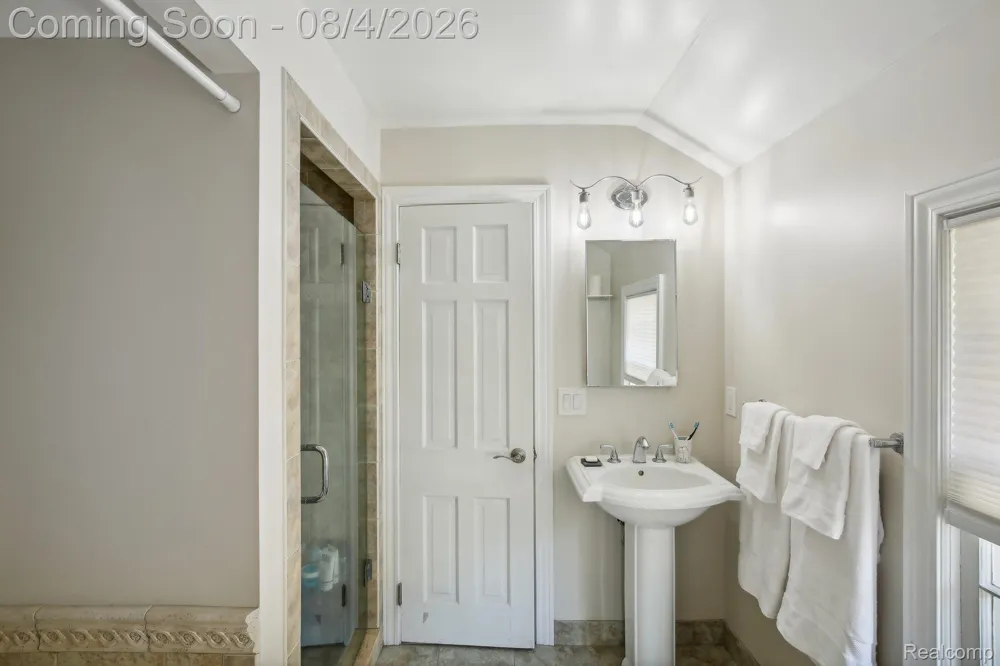 276 Lewiston Road Grosse Pointe Farms City, MI 48236