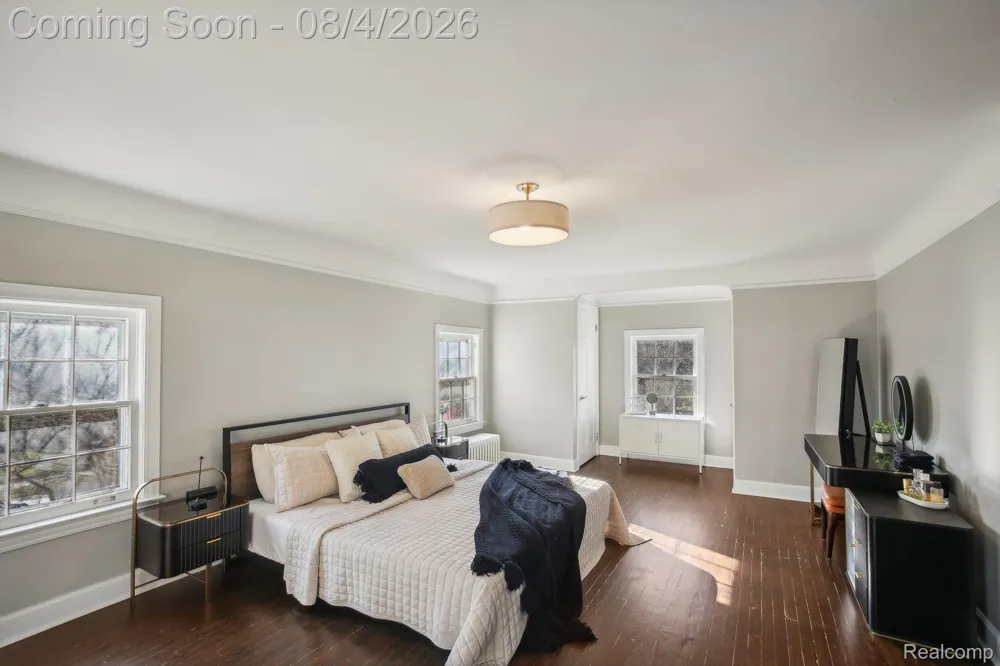 276 Lewiston Road Grosse Pointe Farms City, MI 48236