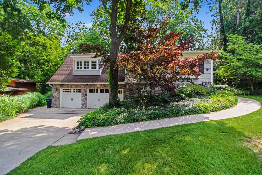 9 E Heatheridge Street Ann Arbor City, MI 48104