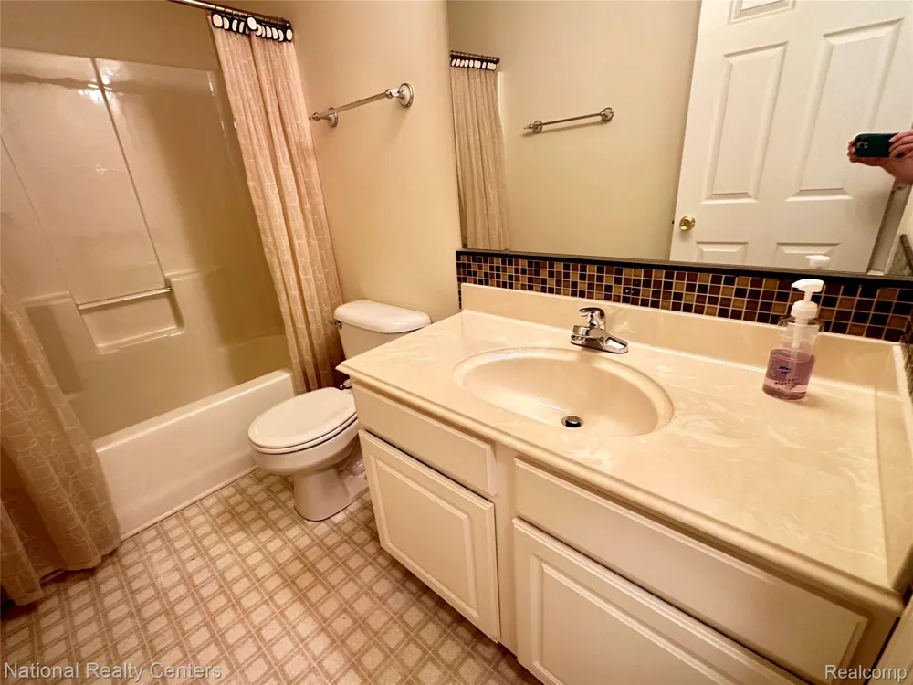 5164 Sandalwood Circle Grand Blanc Charter Township, MI 48439