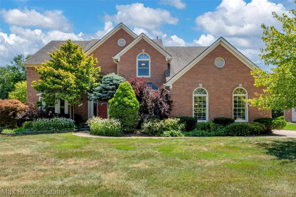 107 Millstone Drive Troy City, MI 48084