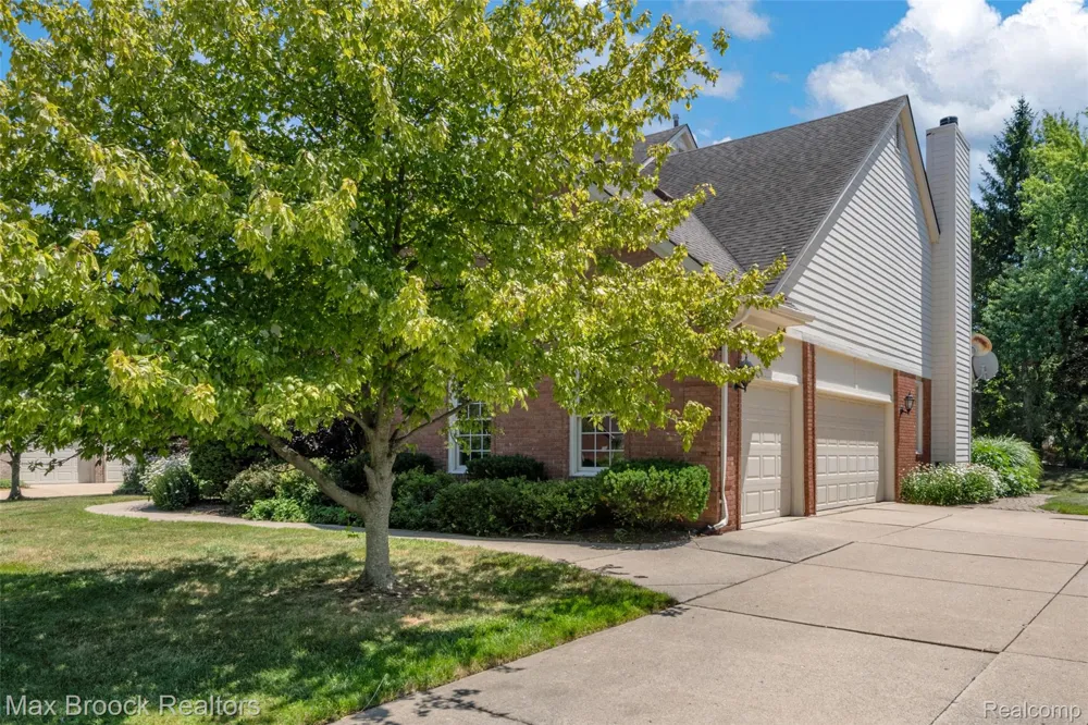 107 Millstone Drive Troy City, MI 48084