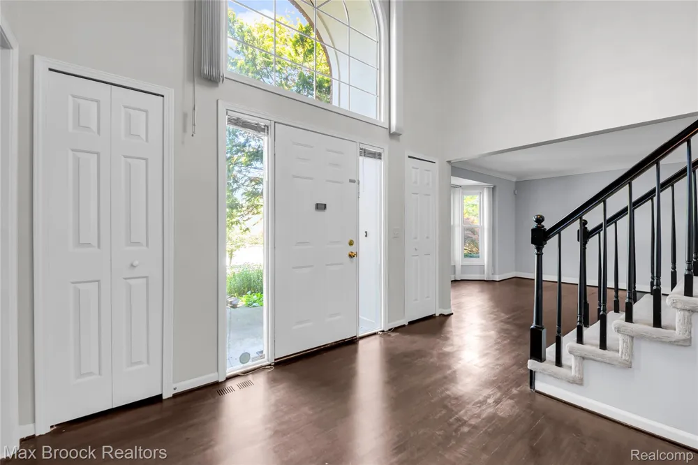 107 Millstone Drive Troy City, MI 48084