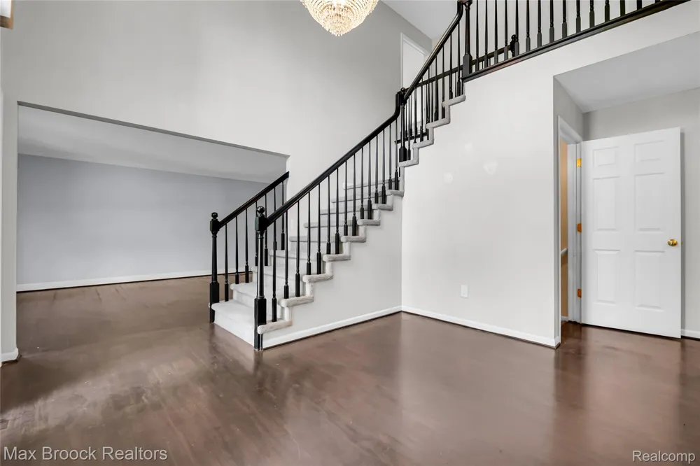 107 Millstone Drive Troy City, MI 48084