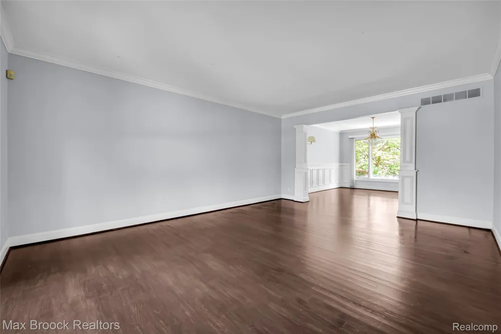 107 Millstone Drive Troy City, MI 48084