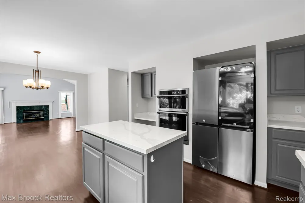 107 Millstone Drive Troy City, MI 48084