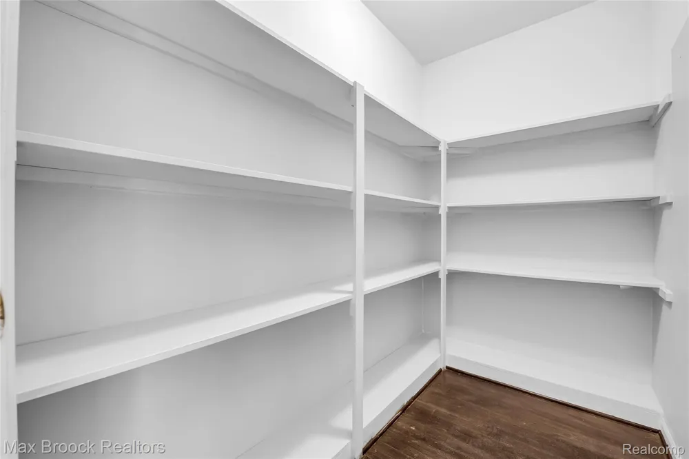 107 Millstone Drive Troy City, MI 48084