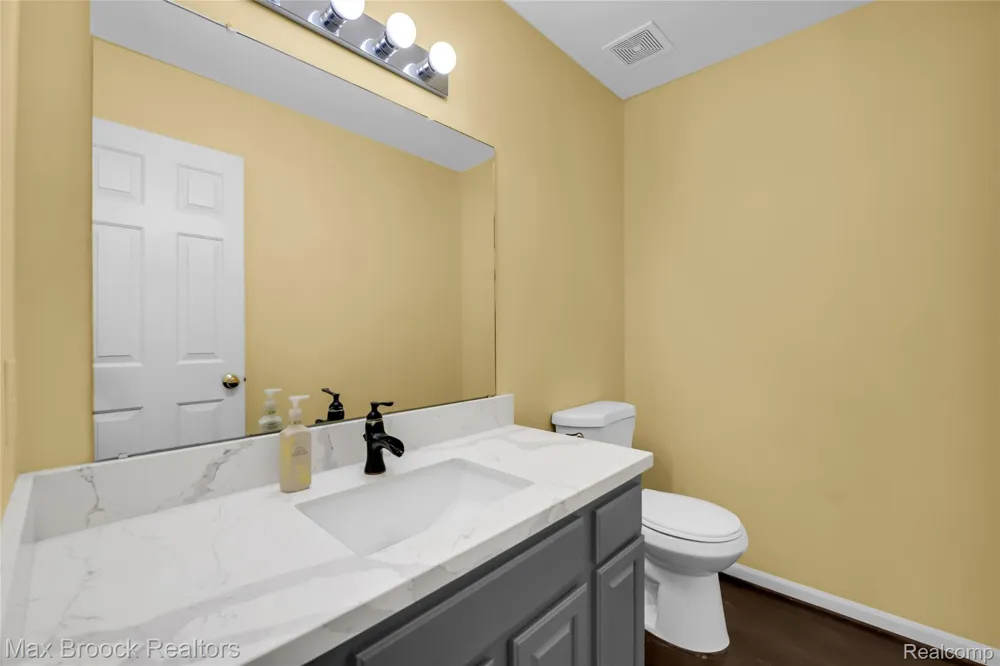 107 Millstone Drive Troy City, MI 48084