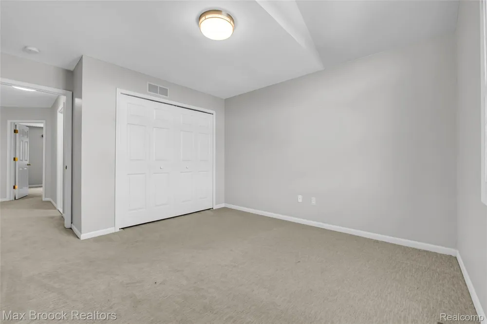 107 Millstone Drive Troy City, MI 48084