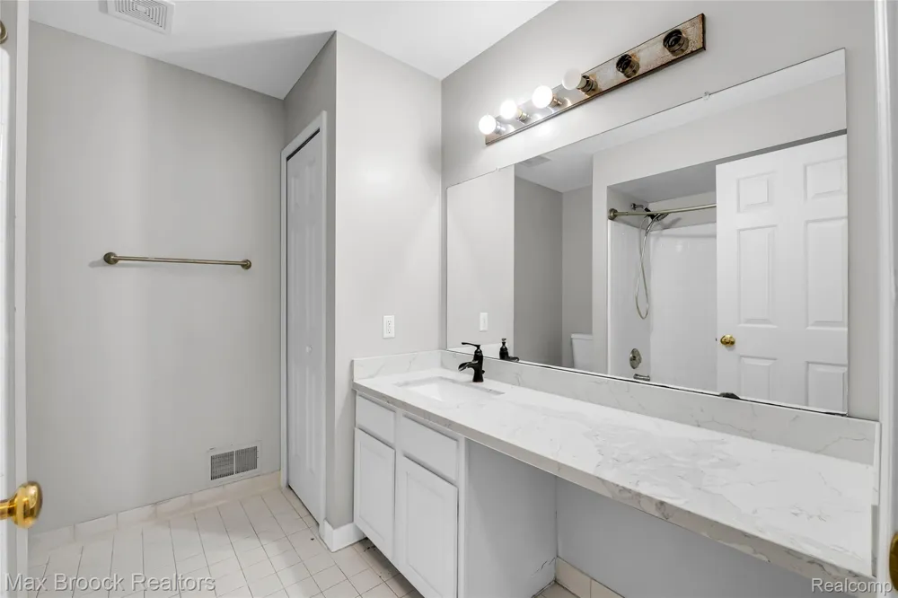 107 Millstone Drive Troy City, MI 48084