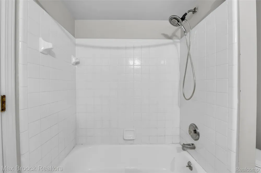 107 Millstone Drive Troy City, MI 48084