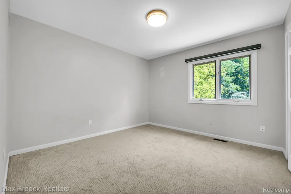 107 Millstone Drive Troy City, MI 48084