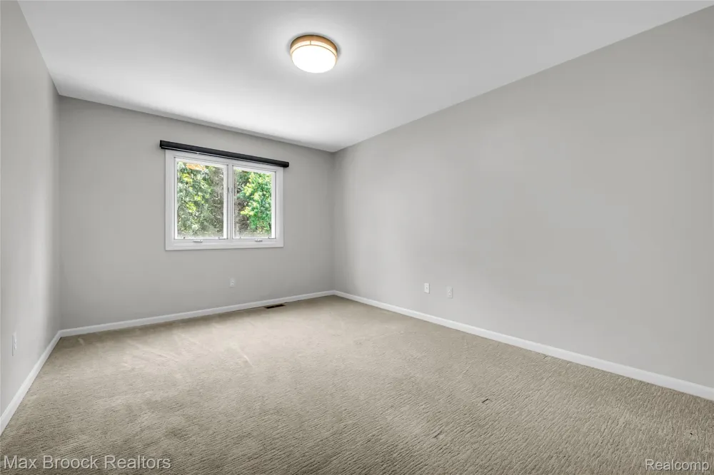 107 Millstone Drive Troy City, MI 48084