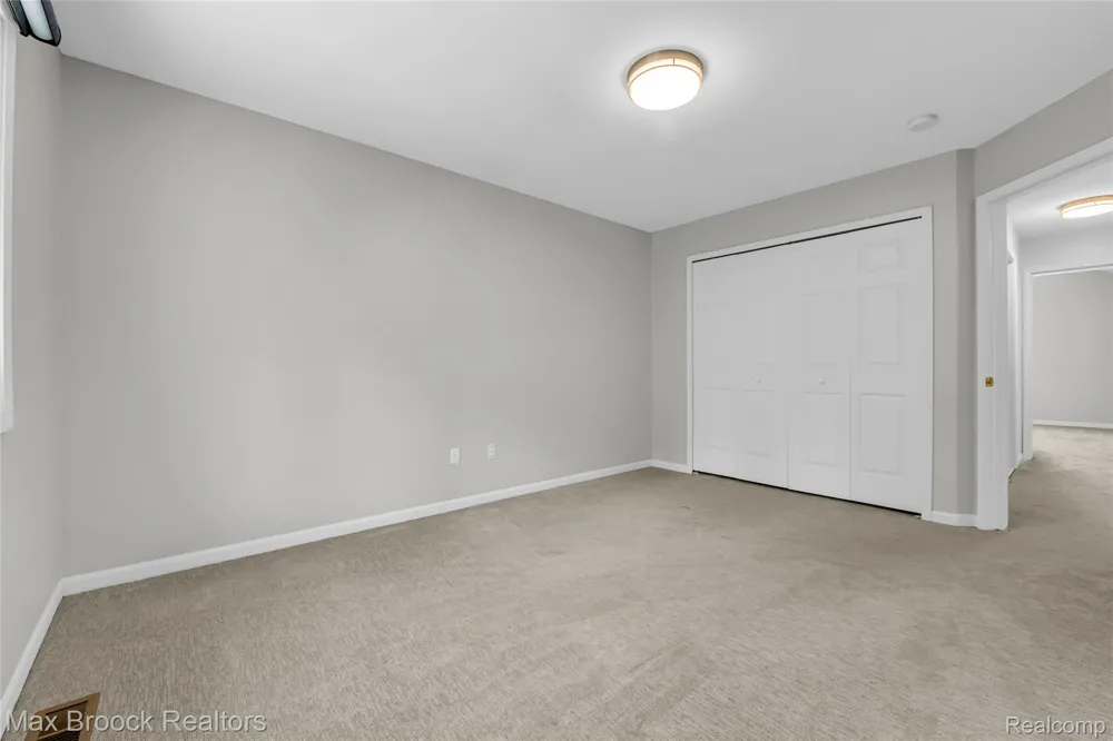 107 Millstone Drive Troy City, MI 48084