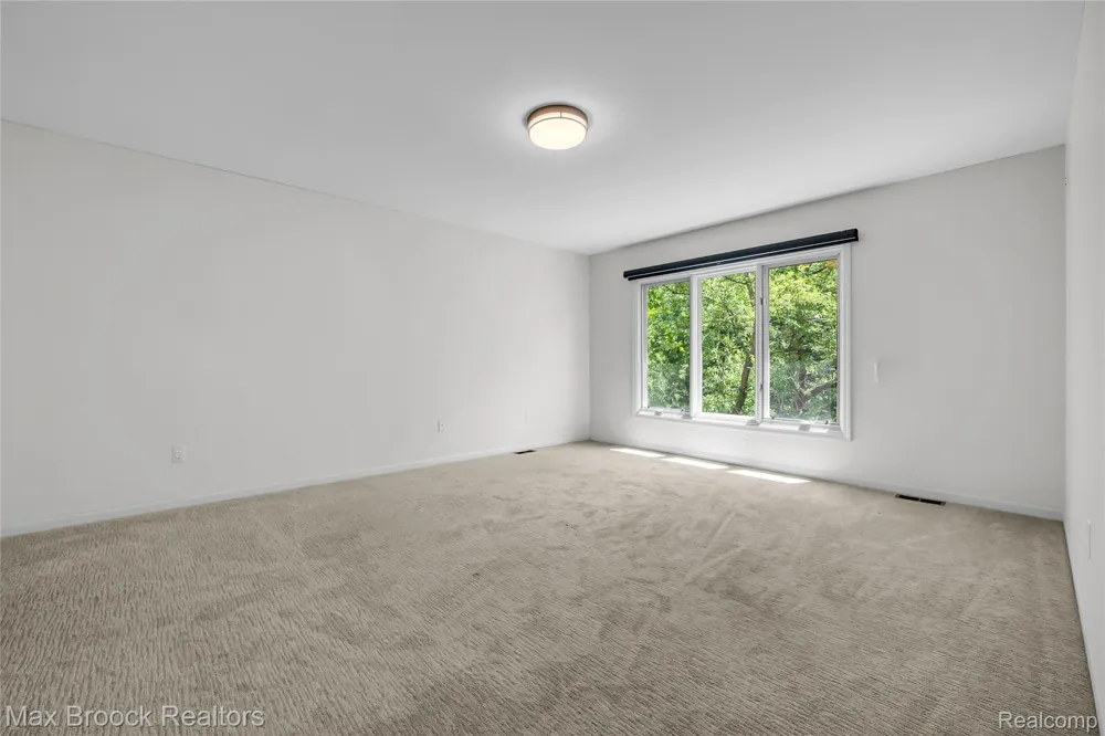 107 Millstone Drive Troy City, MI 48084