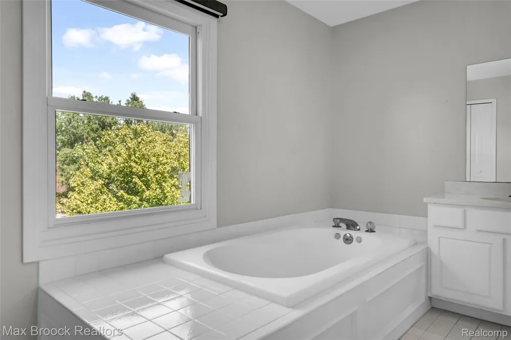 107 Millstone Drive Troy City, MI 48084