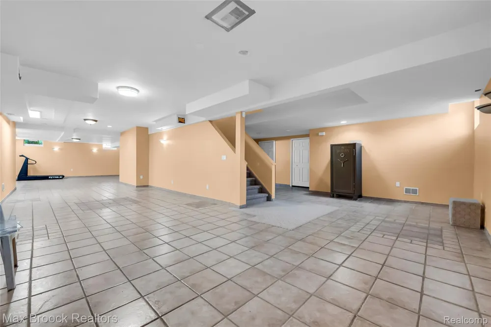 107 Millstone Drive Troy City, MI 48084