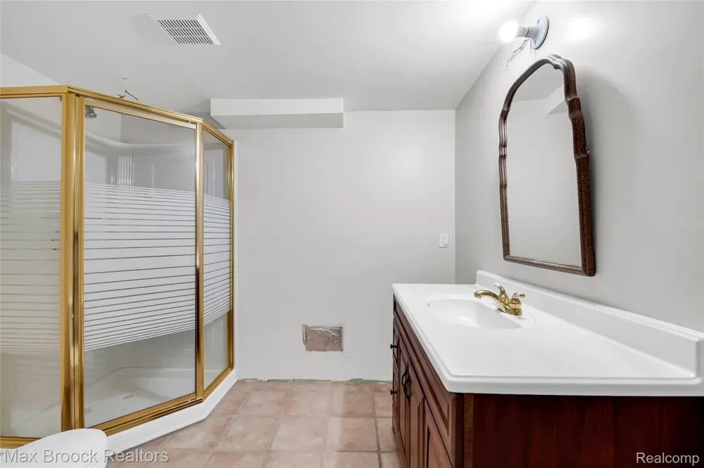 107 Millstone Drive Troy City, MI 48084