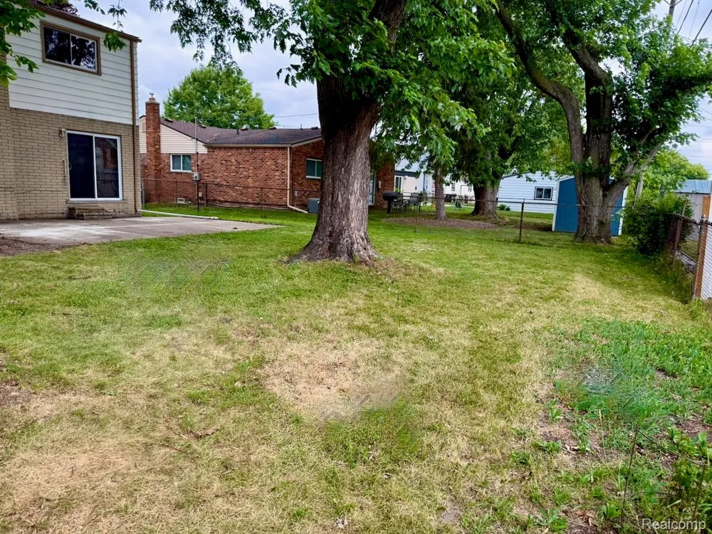 14641 Kingston Street Oak Park City, MI 48237