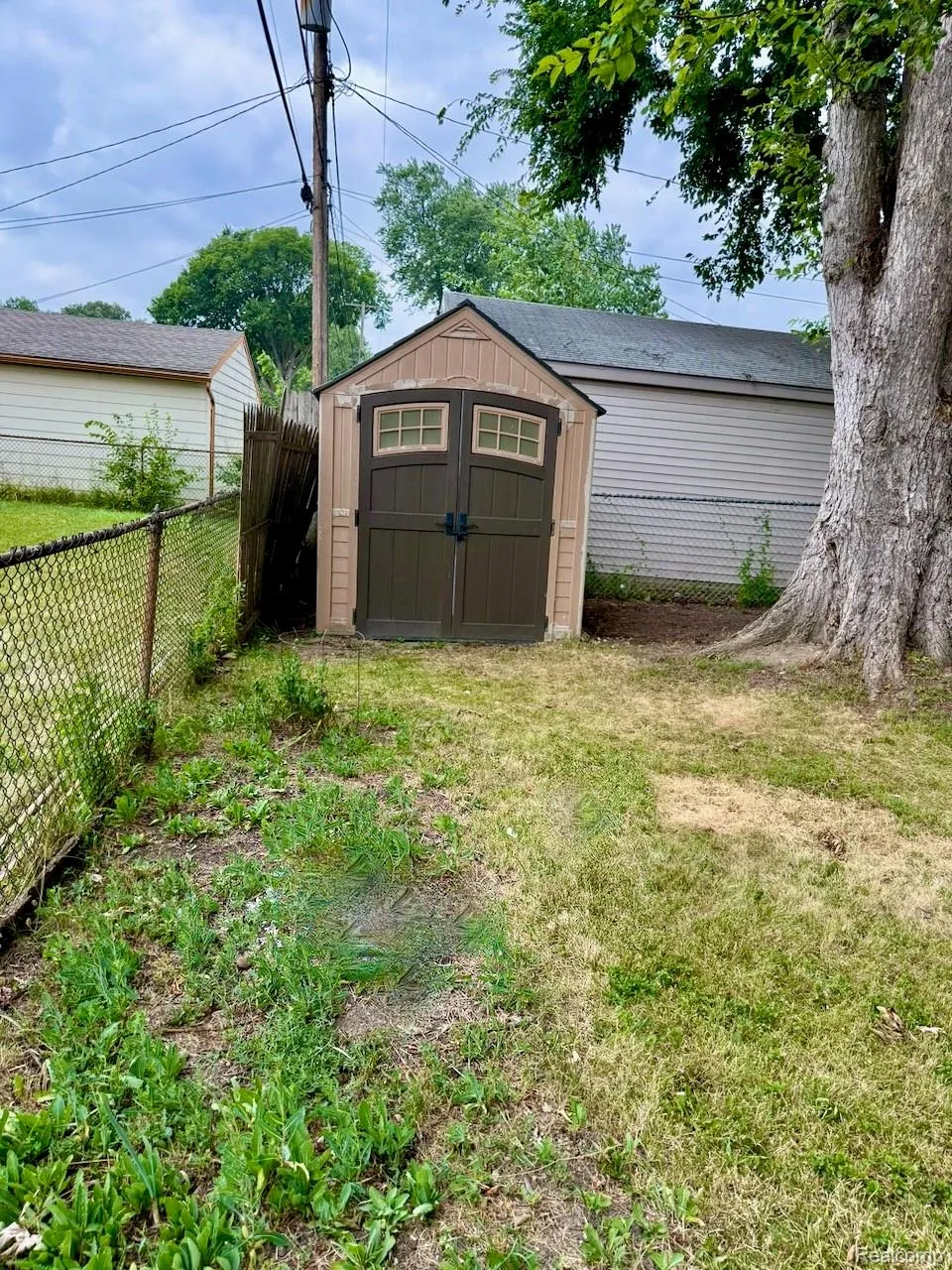 14641 Kingston Street Oak Park City, MI 48237