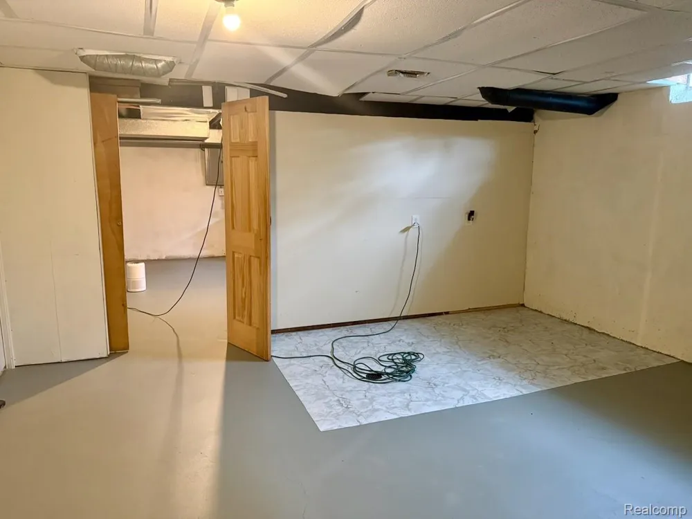 14641 Kingston Street Oak Park City, MI 48237
