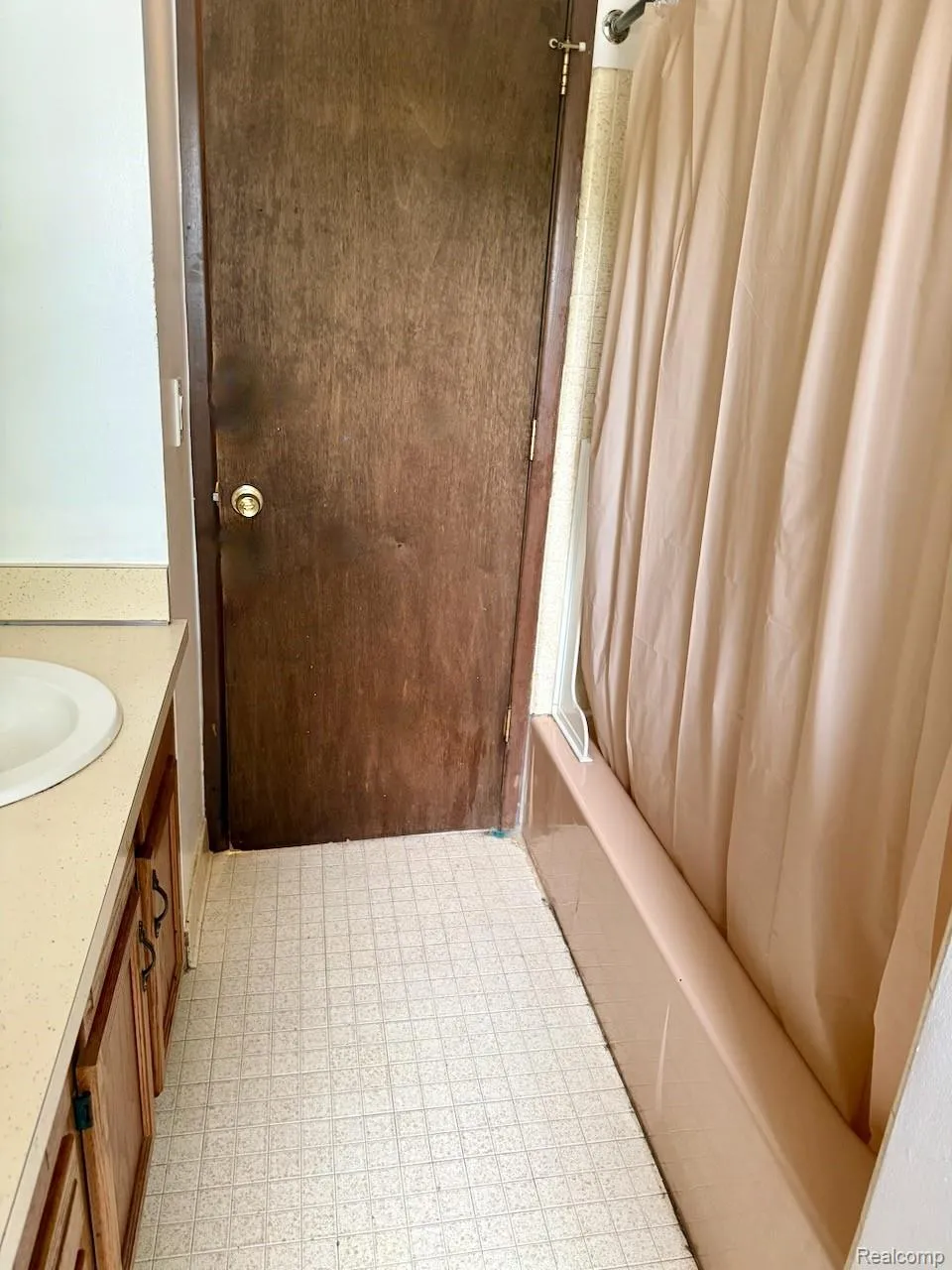 14641 Kingston Street Oak Park City, MI 48237