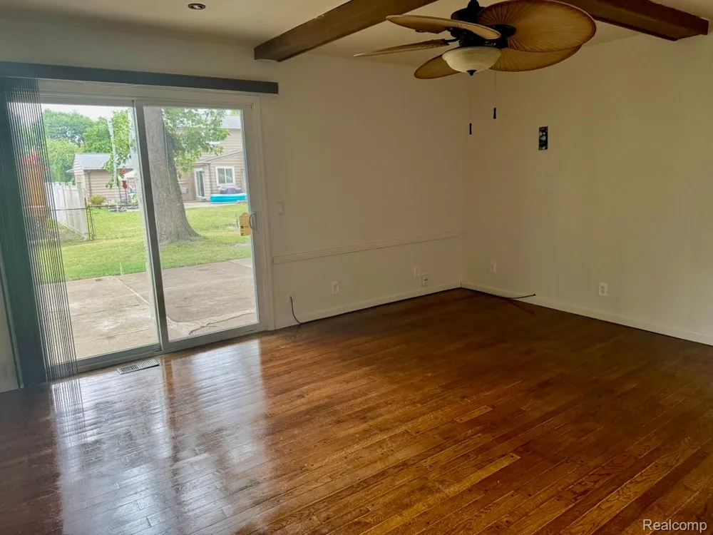 14641 Kingston Street Oak Park City, MI 48237