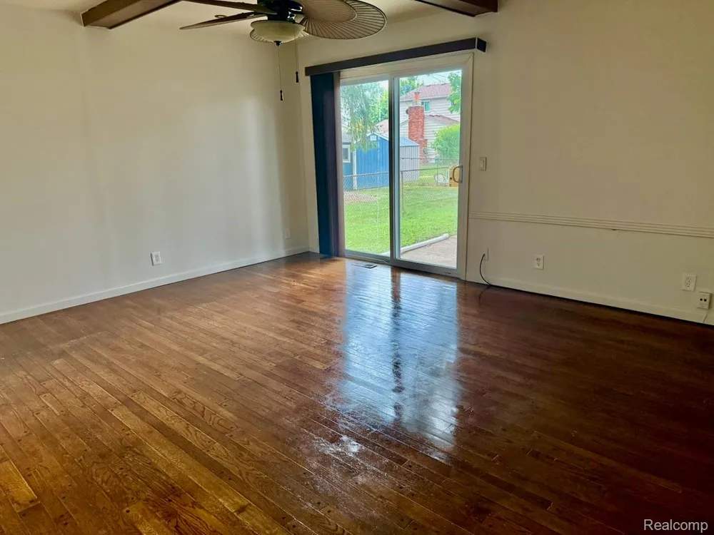 14641 Kingston Street Oak Park City, MI 48237