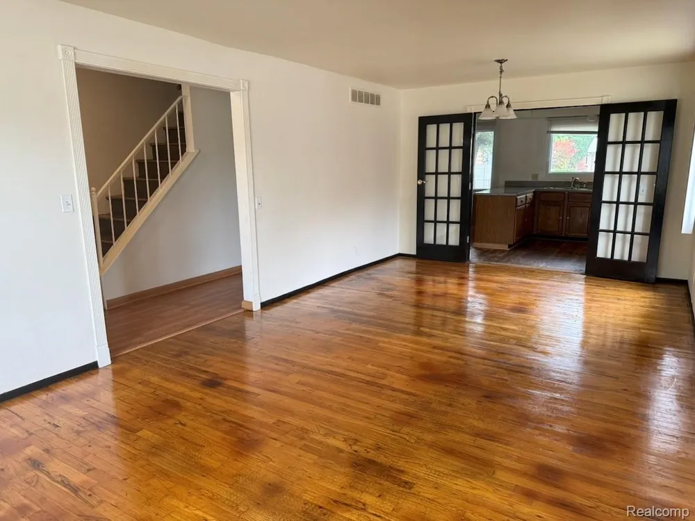 14641 Kingston Street Oak Park City, MI 48237