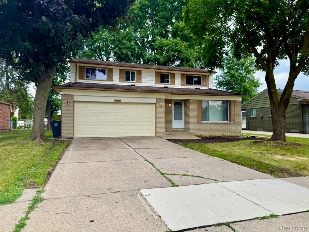 14641 Kingston Street Oak Park City, MI 48237