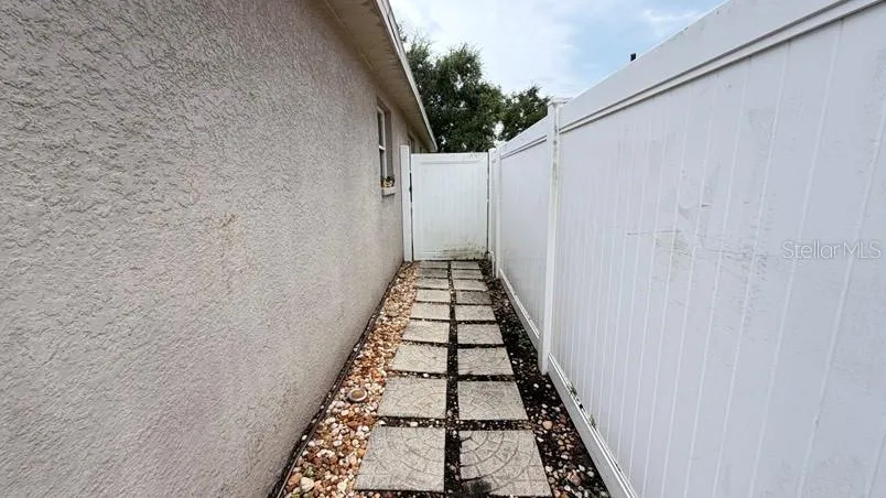 1120 VINETREE DRIVE Brandon, FL 33510