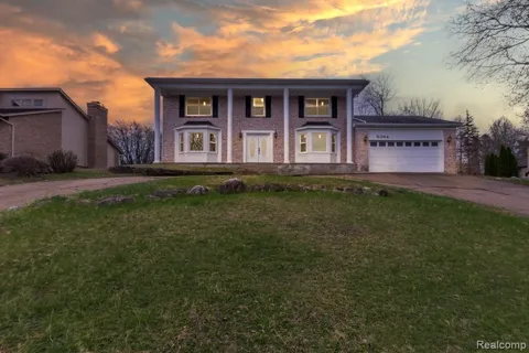 5394 Pond Bluff Drive