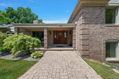 980 Sandhurst Road