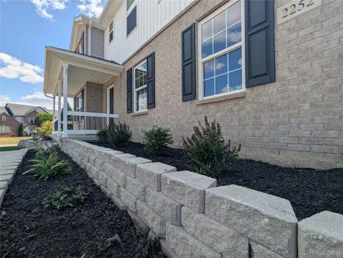 2252 Lake Ridge Drive