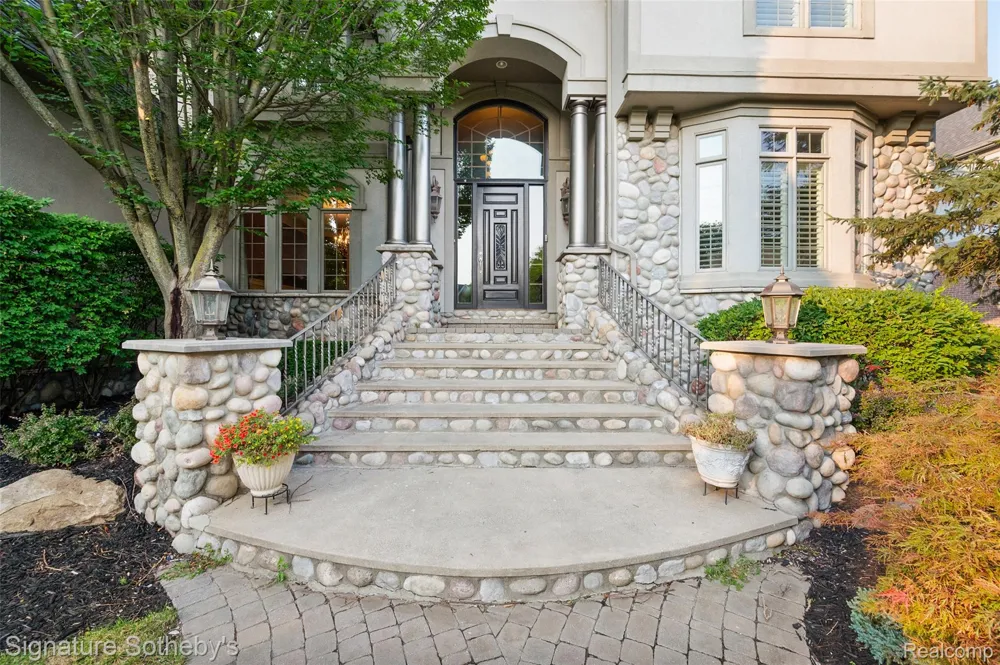 17862 Parkshore Drive Northville Township, MI 48168