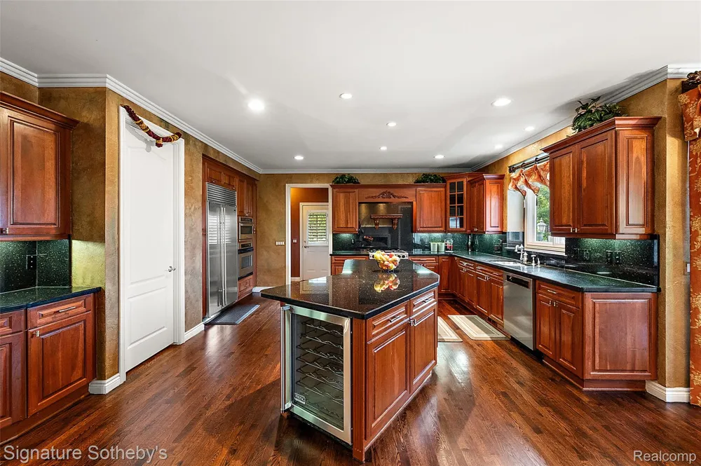 17862 Parkshore Drive Northville Township, MI 48168
