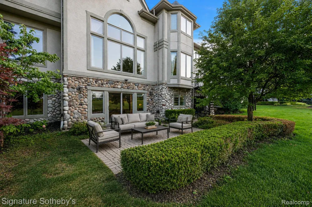 17862 Parkshore Drive Northville Township, MI 48168
