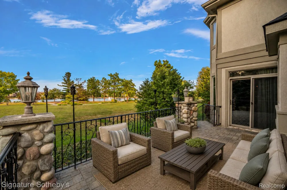17862 Parkshore Drive Northville Township, MI 48168