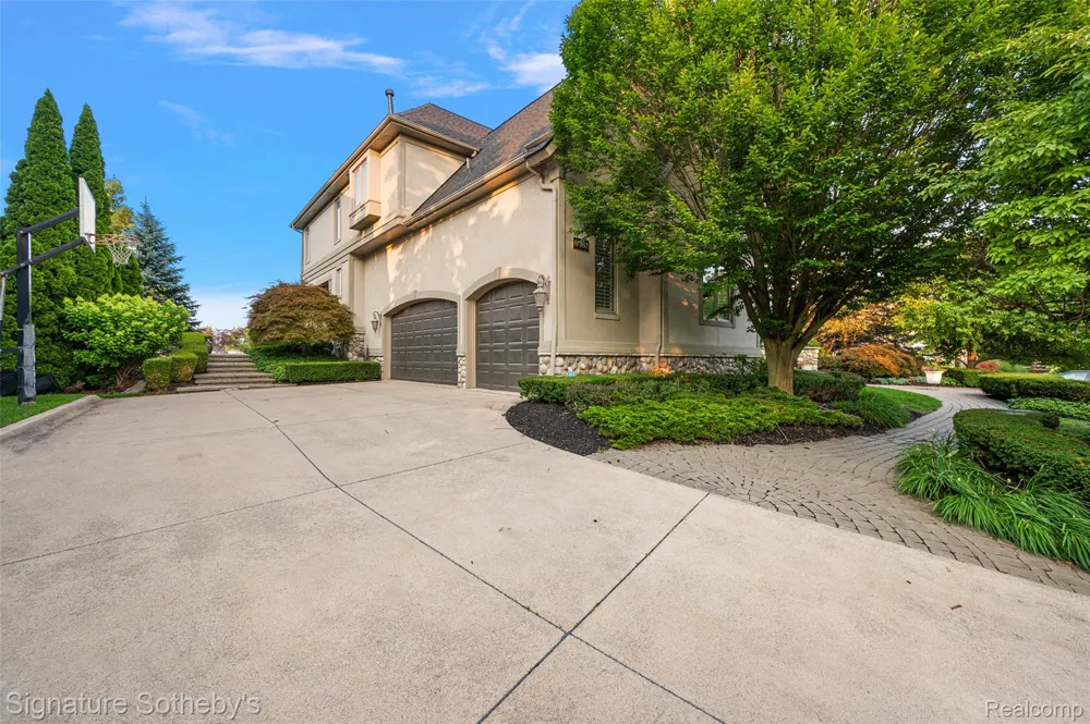 17862 Parkshore Drive Northville Township, MI 48168