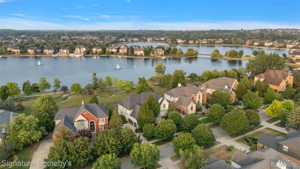17862 Parkshore Drive Northville Township, MI 48168