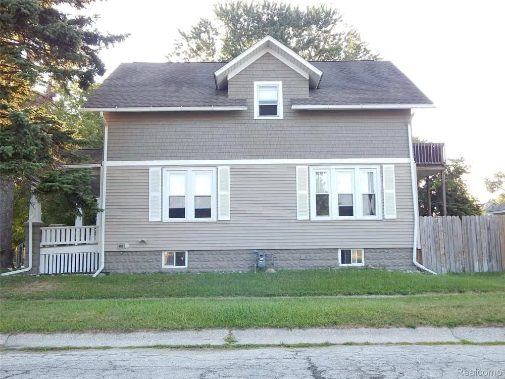 1218 Stanton Street Port Huron City, MI 48060